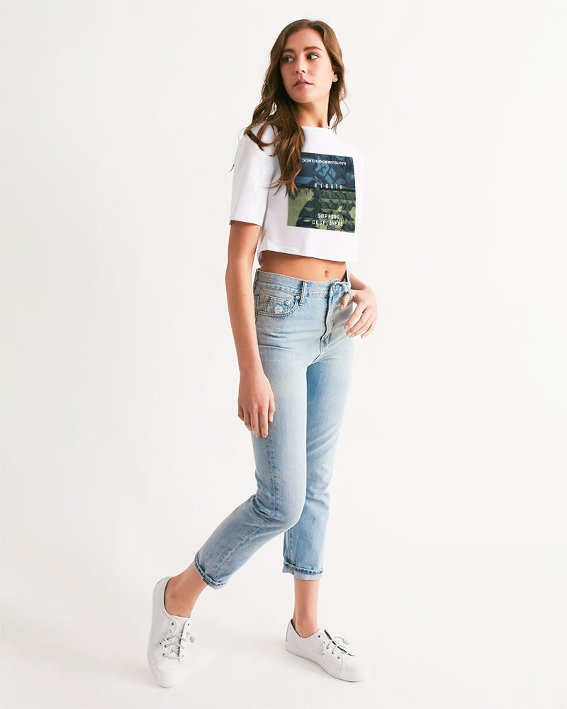 frezh-clothin.myshopify.com Dont judge by its cover Women's Cropped Tee cloth Frezh-Clothin frezh-clothin.myshopify.com [variant_title]